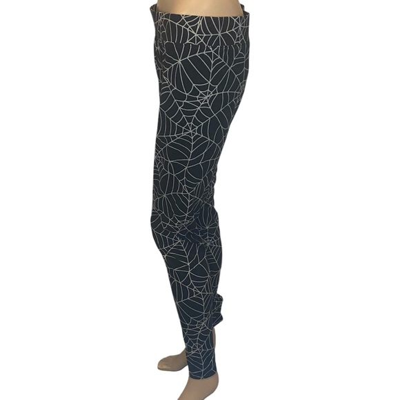 Halloween Soft Leggings with All-Over Spiderwebs Pattern Print Size Large NWT - Picture 3 of 6